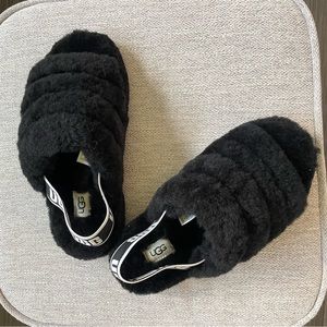 UGG Slipper (NWOT)